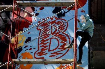 Se muestra un signo de