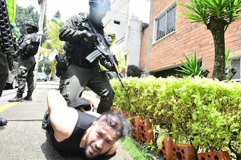 El supuesto productor musical que cayó en Medellín era buscado en Estados Unidos por tráfico de armas - crédito @DenunciasAntio2/X