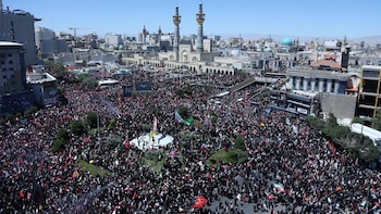 Alí Jamenei es enterrado en Mashhad tras una semana de ceremonias en Irán e Irak