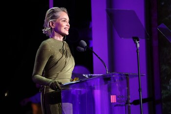 En el pasado, Stone debió