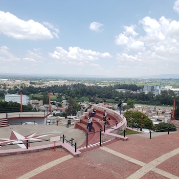 Los cinco jóvenes se reunieron