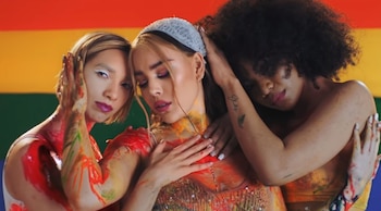 En junio, publicó el sencillo