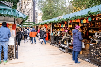 Puestos artesanales y gastronómicos reciben