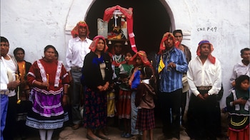 Hombres, mujeres y niños de