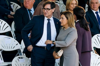 Salvador Illa y María José Sáenz de Buruaga, presidentes de Cataluña y Cantabria. (EFE/Ballesteros)