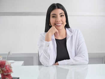 La doctora León enfatizó en la transparencia del paciente antes de someterse al tratamiento con bótox - crédito Amaleh