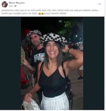 Captura de una publicación de redes sociales con un texto luctuoso y la foto de una mujer y un hombre con sombreros estampados
