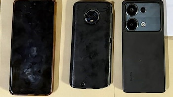 Los chats de la banda de la sextorsión tumbera y una de sus víctimas: “Cola levantada y piernas más abiertas”