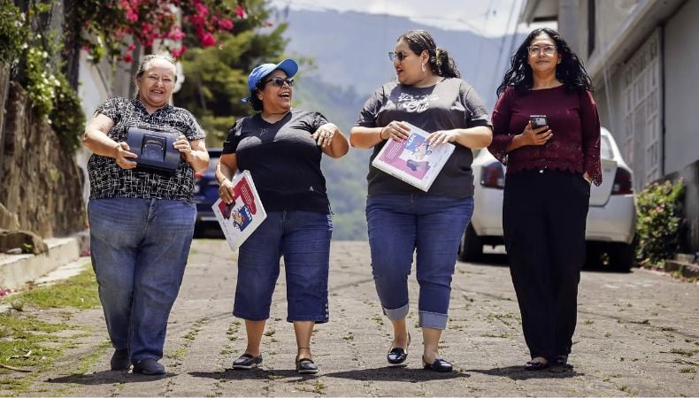 Tejiendo su propio destino: Las emprendedoras de Chalatenango que cambiaron la dependencia por la libertad. (Cortesía: ONU Mujeres)