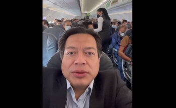 Mario Delgado abordó un vuelo