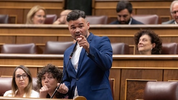 Rufián llama "inútiles" a los