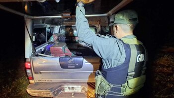 Efectivos de Gendarmería Nacional secuestraron más de una tonelada de marihuana en una camioneta abandonada en Misiones (GNA)