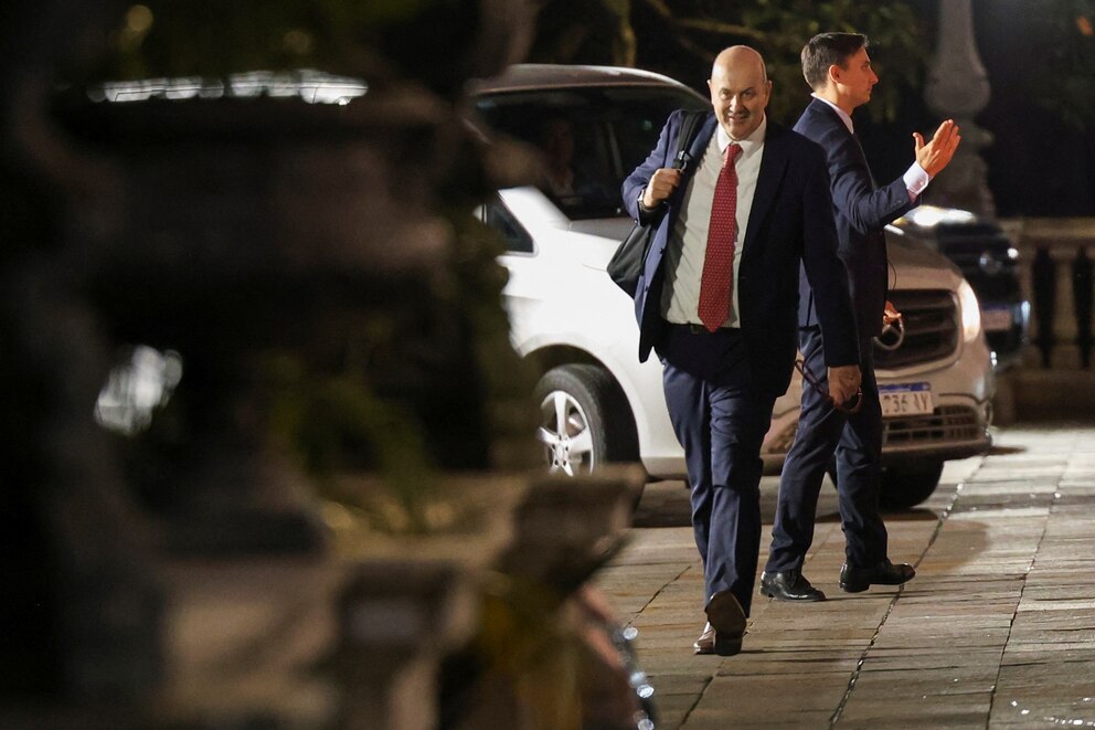 Sturzenegger redefine su ministerio y suma control sobre el acceso a la información pública
