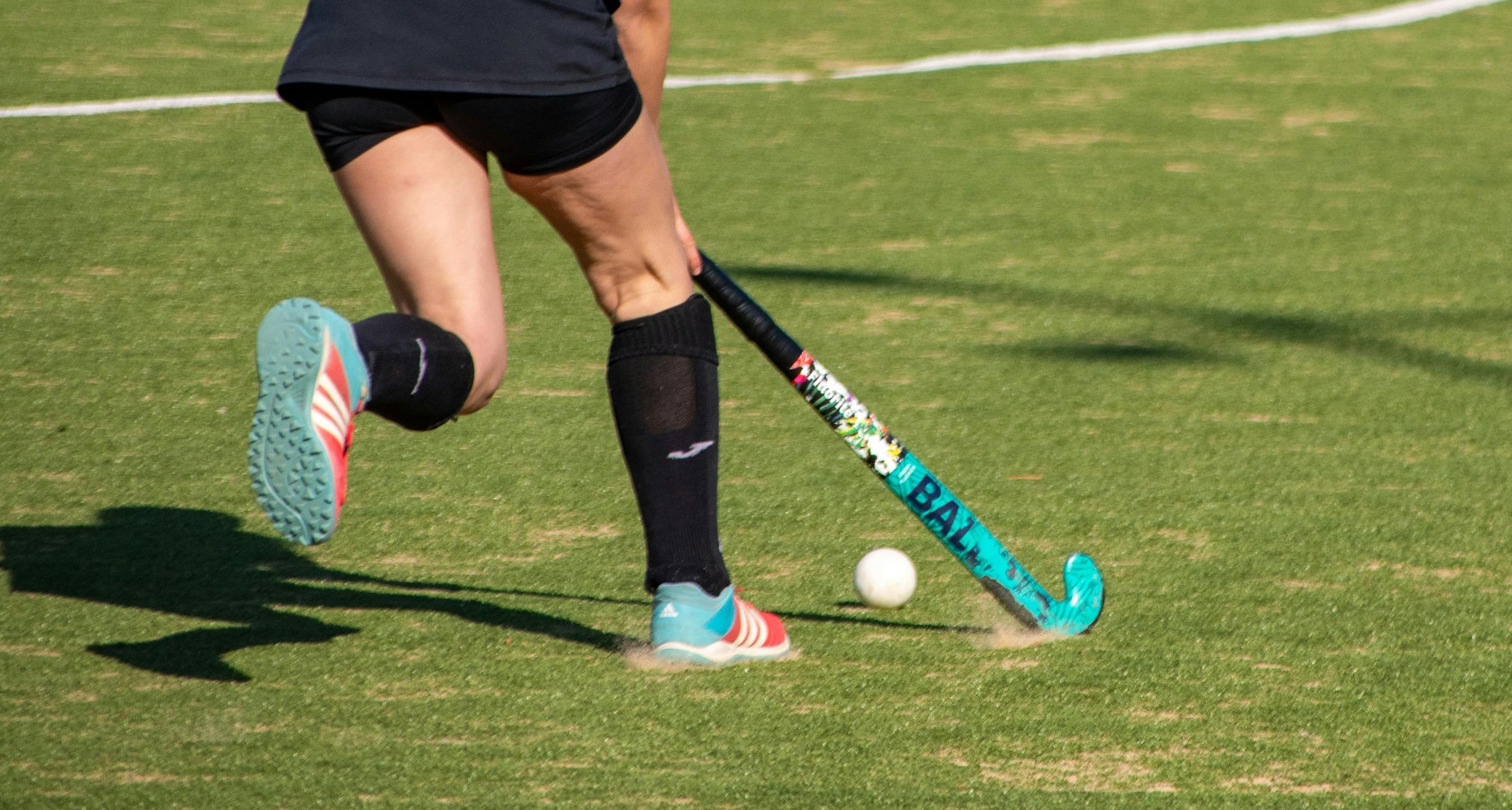 Es la primera vez que se documentan rituales de iniciación de esta gravedad en el hockey femenino argentino, lo que acapara la atención pública y mediática (Pexels)