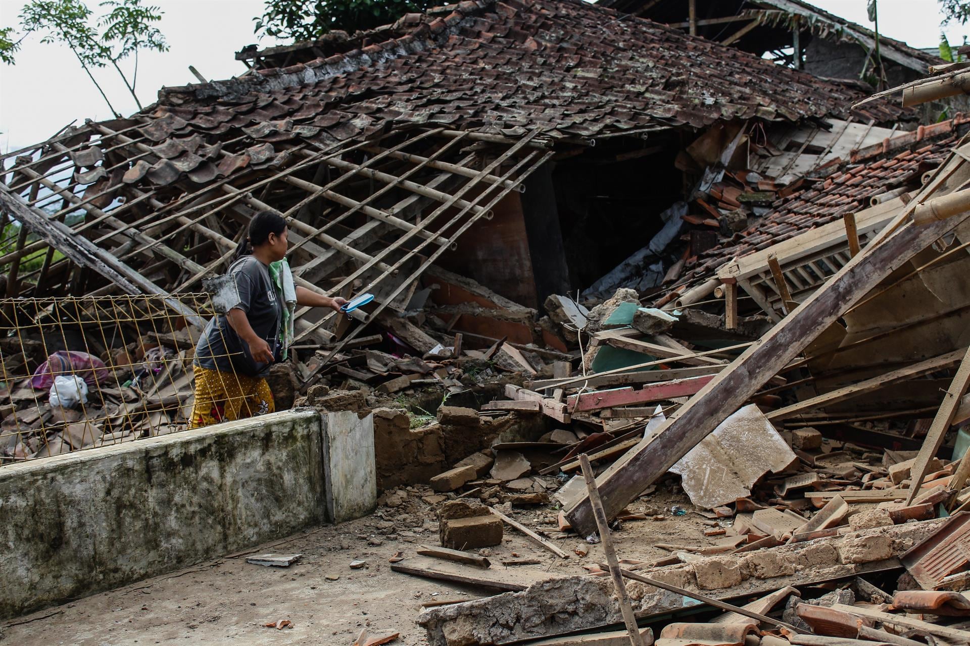 Medicina Legal actualiza el balance de muertos por el terremoto en Colombia y hay nueva diferencia con el Gobierno