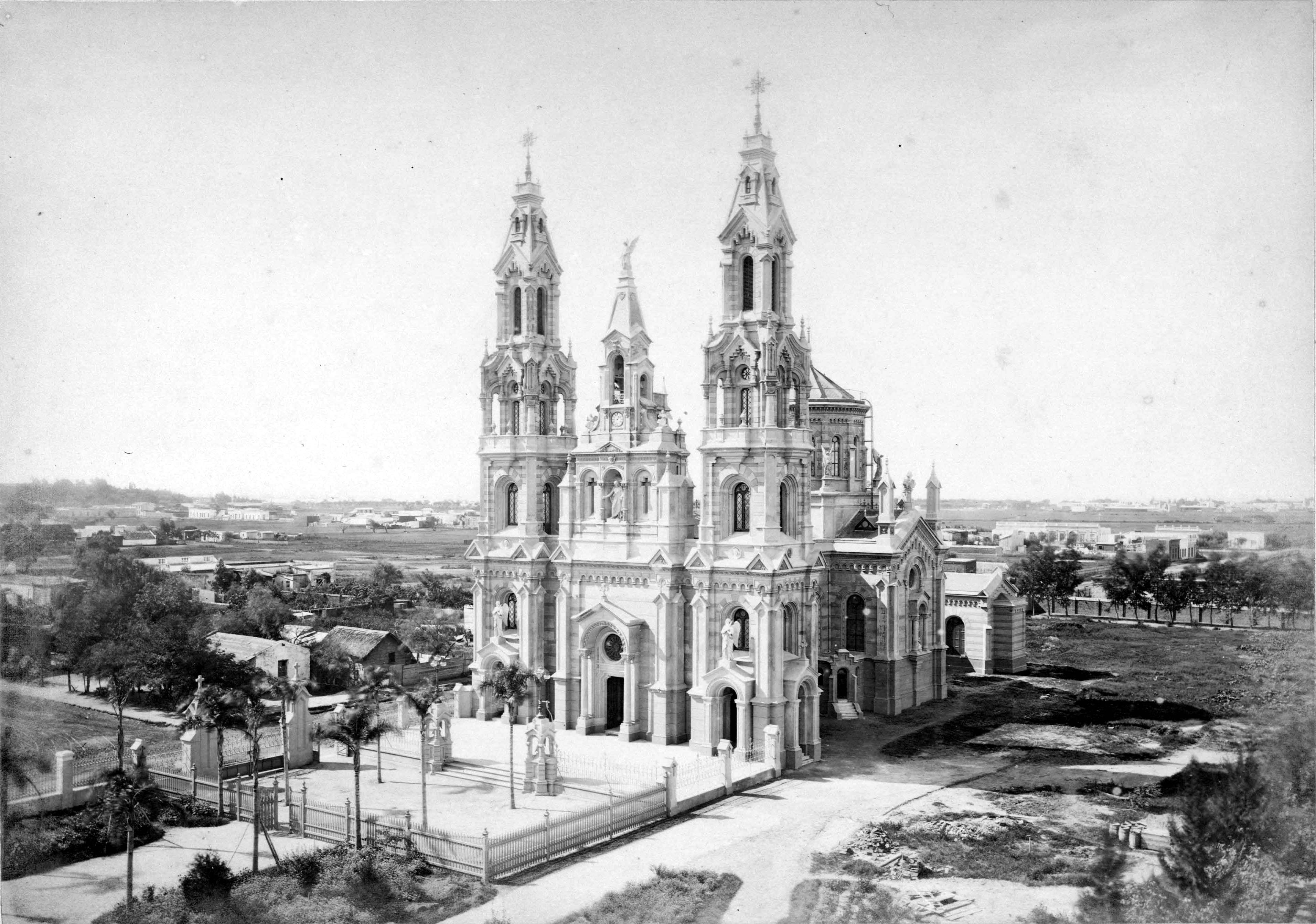La Iglesia de Santa Felicitas fue inaugurada el 30 de enero de 1876, al cumplirse el cuarto aniversario de su crimen (Wikipedia)