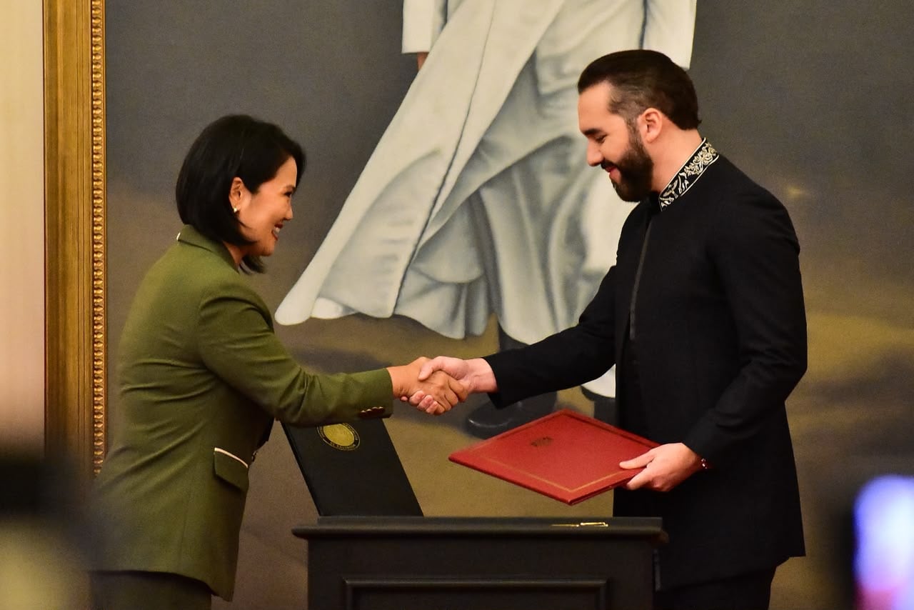 Keiko Fujimori participó en la firma de cuatro acuerdos de cooperación entre Perú y El Salvador
(Foto Infobae Centroamérica/ Emerson Del Cid)