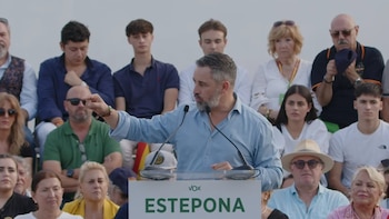 Vox empieza la precampaña electoral desde Estepona y Abascal anuncia que pasará el 12 de octubre en “nuestro territorio invadido, en Ceuta, que es España desde hace siglos”