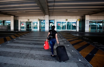 A finales de 2024, autoridades costarricenses, con apoyo de Panamá y Estados Unidos, desarticularon una red dedicada al traslado irregular de migrantes que operaba desde Panamá hacia el norte del continente. EFE/ Carlos Lemos/Archivo