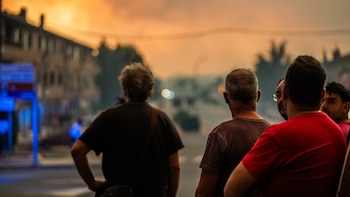 Qué son los incendios de sexta generación y por qué son tan peligrosos: tienen varios focos, un comportamiento impredecible y son capaces de crear su propia meteorología