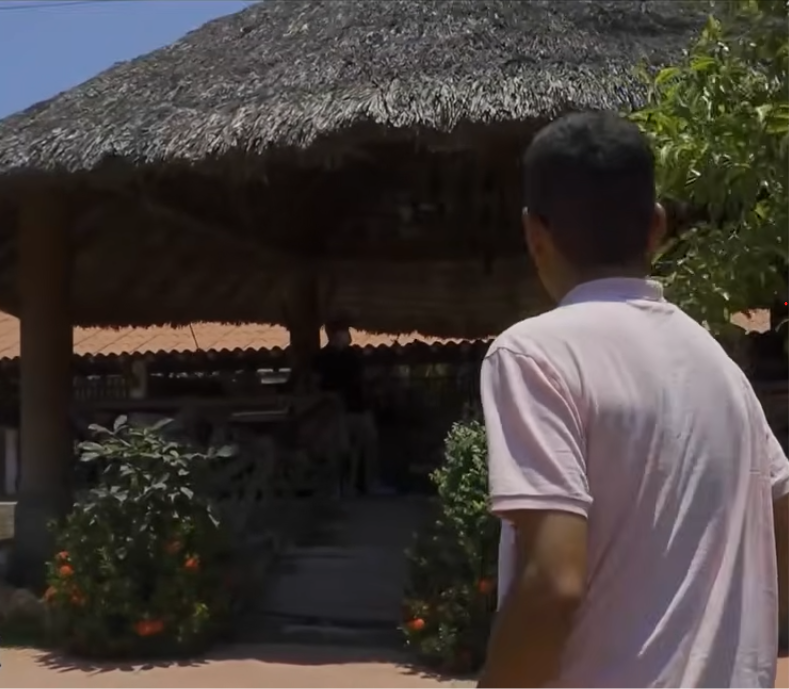 Además del golf, los caballos son otra de sus pasiones. (Captura de pantalla Azteca Deportes)