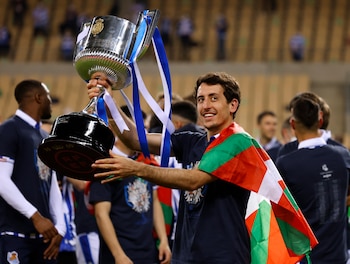 Mikel Oyarzabal festeja el título de la Copa del Rey con la Real Sociedad. Foto: REUTERS/Marcelo Del Pozo