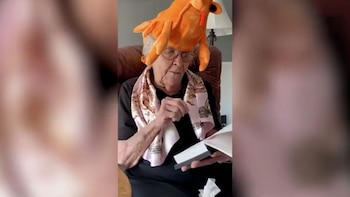 Jóvenes que eligen cuidar a sus abuelos