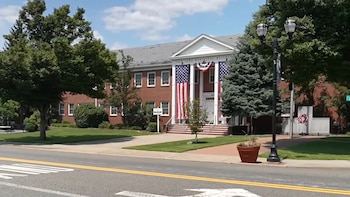 Un pueblo de Nueva Jersey lanzó una línea telefónica para denunciar ruidos provenientes de una ciudad vecina