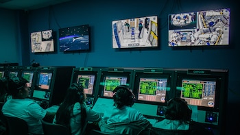 En fotos: Estudiantes becadas salvadoreñas exploraron la tecnología aeroespacial en el Space Camp de la NASA