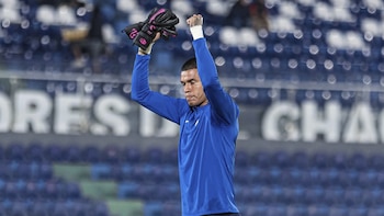 Ángelo Campos en el calentamiento previo a enfrentarse a Libertad en el estadio Defensores del Chaco. (Foto: Alianza Lima)