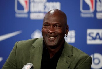 FOTO DE ARCHIVO: Baloncesto - NBA - Charlotte Hornets vs Milwaukee Bucks - AccorHotels Arena, París, Francia - 24 de enero de 2020. El propietario de los Charlotte Hornets, Michael Jordan, durante una rueda de prensa previa al partido REUTERS/Benoit Tessier
