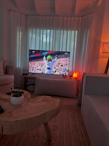 La familia ensamblada disfrutando del