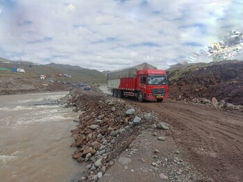 Tránsito restringido en Vía Los