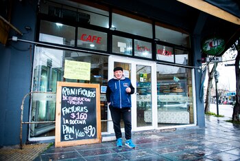 Alejandro ahora vive en una