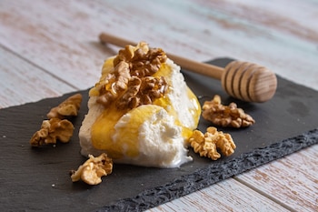 Receta de mel i mató, un postre tradicional catalán