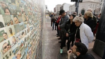 Vecinos buscan su foto en