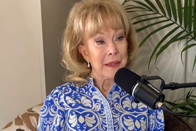 Meses después de rechazarla, el mismo director de casting de Warner Bros. llamó a Barbara Eden para hacerle una prueba de pantalla (Instagram)
