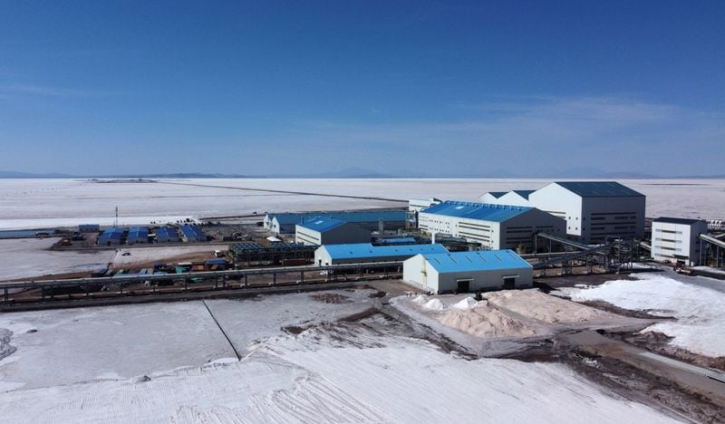 Una planta de carbonato de litio en el Salar de Uyuni en Potosí, Bolivia. REUTERS/Claudia Morales