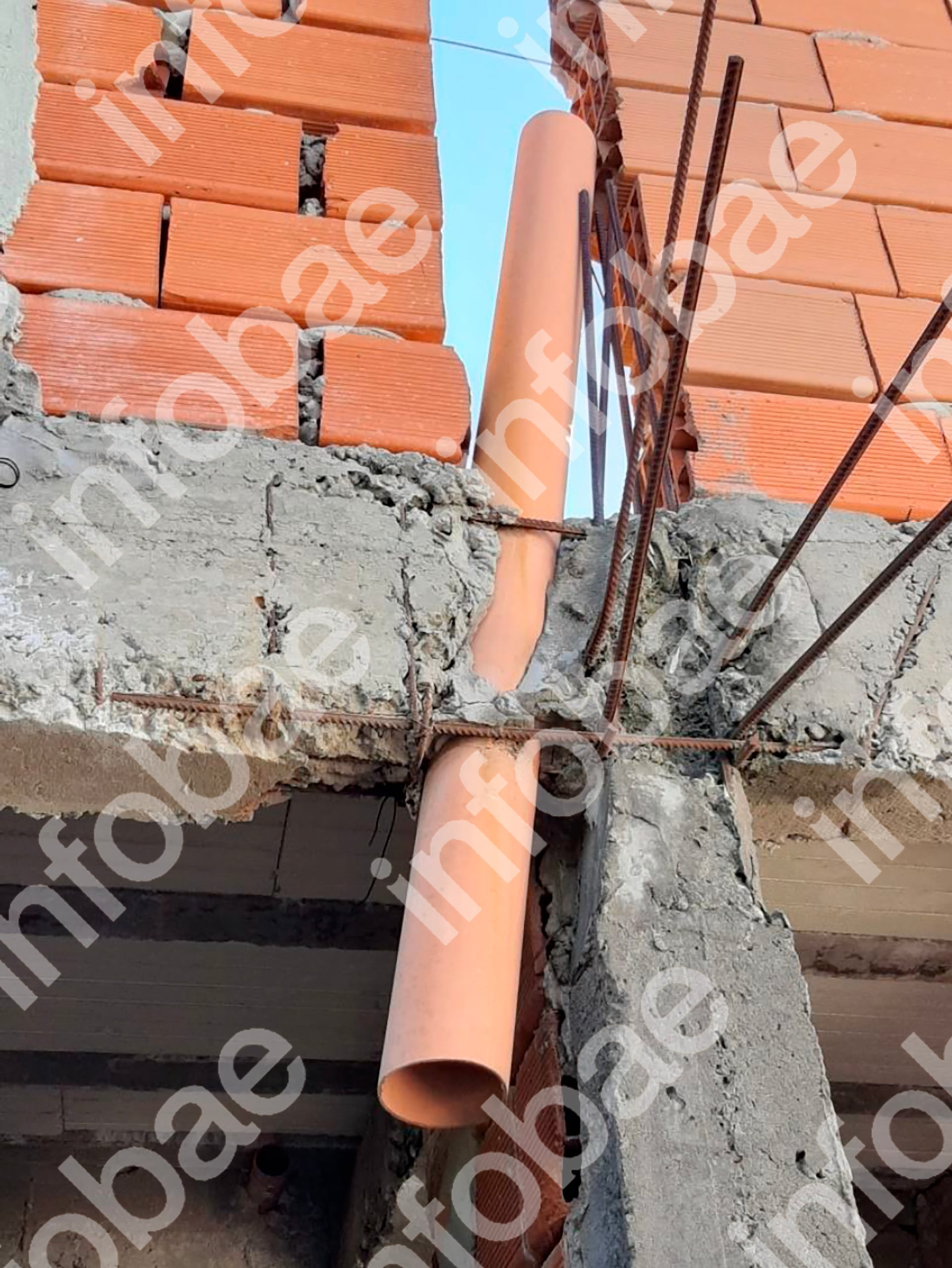 El contrato contemplaba la realización del proyecto, el empadronamiento y la dirección ejecutiva de la obra, pero el proceso constructivo quedó interrumpido al alcanzar sólo un cuarto de su avance previsto. Imagen del informe pericial (Poder Judicial)