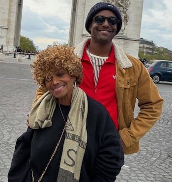 Rebbie Jackson y su hijo Austin Brown