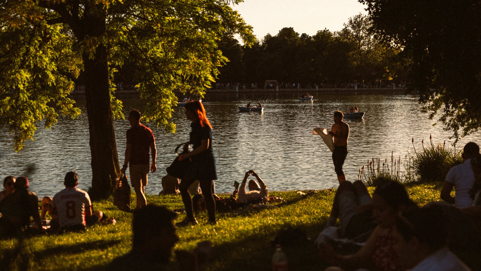 Los expertos recomiendan respetar la fauna local y disfrutar el turismo sostenible en la región de los Adirondacks, rica en vida silvestre y actividades al aire libre.