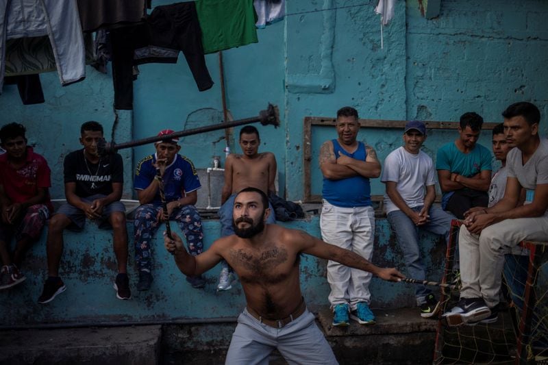 La sobrepoblación carcelaria obstaculiza la gestión de audiencias judiciales y detiene programas de rehabilitación en Honduras. (Foto: REUTERS/Adrees Latif)