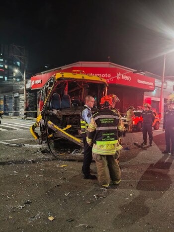 La cifra de heridos aumentó a 11 luego de que un pasajero se presentó de forma voluntaria en un centro médico - crédito @FicoGutierrez/X