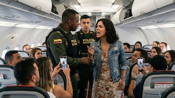 Pasajeros disruptivos en Colombia: estas son las multas, castigos y consecuencias por alterar un vuelo