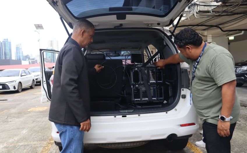 El equipo puede instalarse de forma segura en vehículos para efectuar recorridos de medición en avenidas, carreteras y zonas residenciales y comerciales. (ASEP)