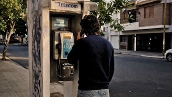 Teléfonos públicos, disquetes y videoclubes: las costumbres que desaparecieron con la era digital