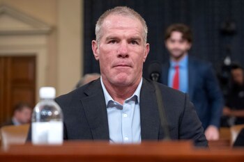 Brett Favre, quarterback retirado, asistió a una comisión de la Cámara de Representantes el martes 24 de septiembre de 2024, en Washington (Crédito: AP/Mark Schiefelbein)
