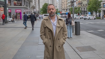 Antonio Maestre posa en una entrevista con Infobae donde presenta su nuevo libro 'Me crie como un fascista'
