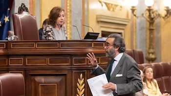 El PSOE propone una reforma del Reglamento del Congreso para multar con hasta 2.000 euros a los diputados expulsados