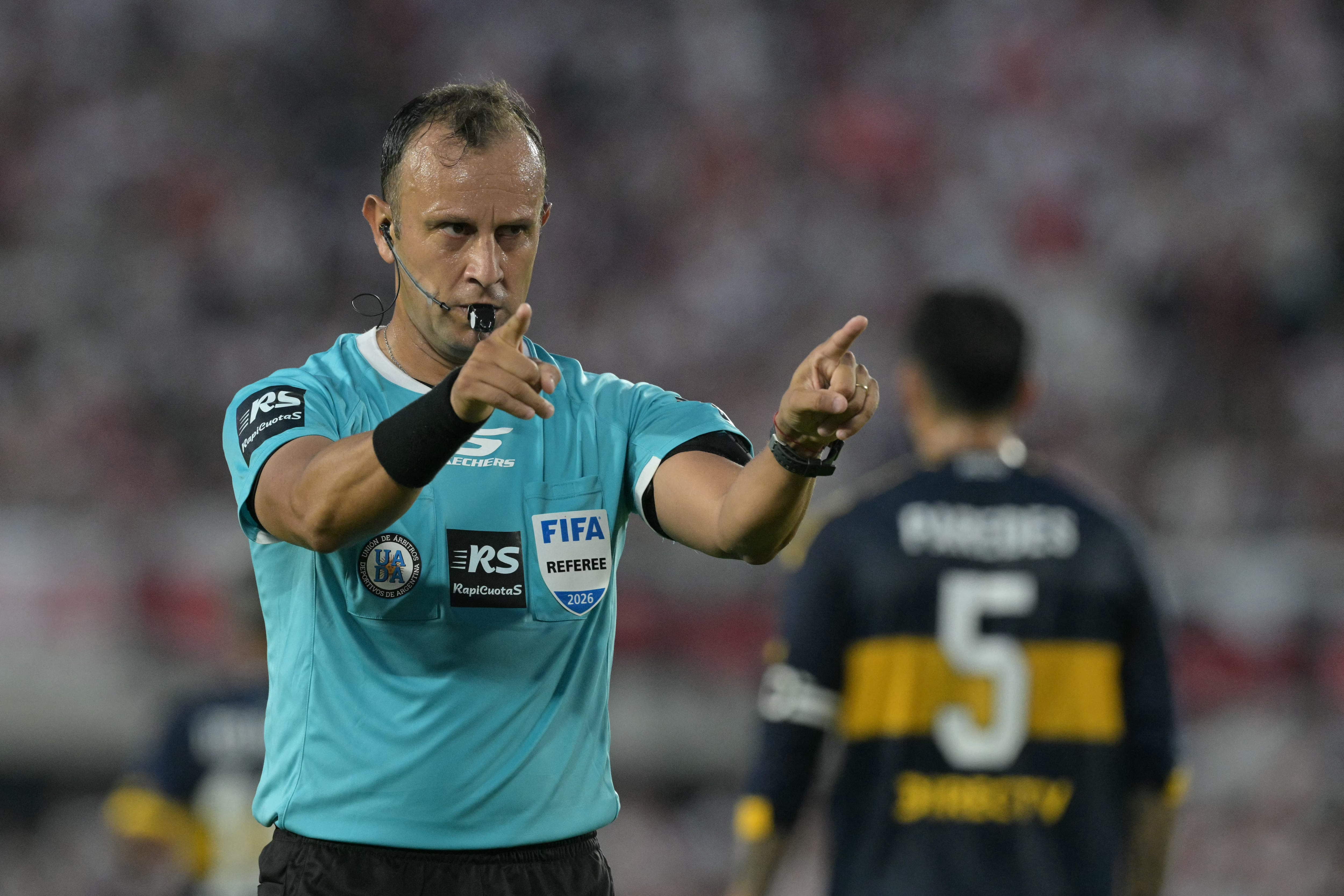 Darío Herrera será el árbitro del clásico cordobés entre Talleres y Belgrano en los playoffs del Torneo Apertura (Photo by JUAN MABROMATA / AFP)
